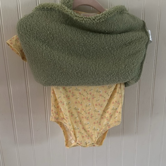 New! Young Hearts Romper, Onesie and Headband sz 18 mos - Picture 8 of 9